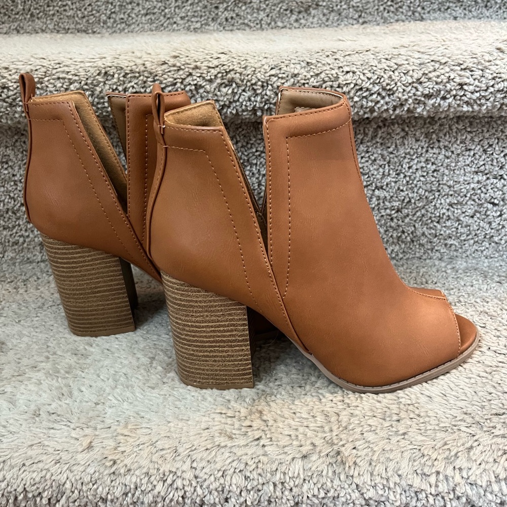 Pink Lily Cognac Leather Open Toe Booties (8.5)